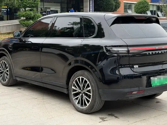 Leapmotor B10 — Фото автомобиля 13