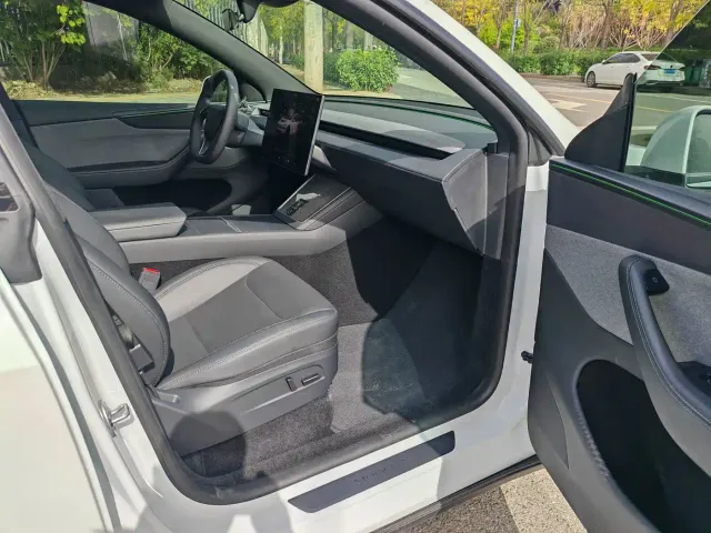 Tesla Model Y — Фото автомобиля 4