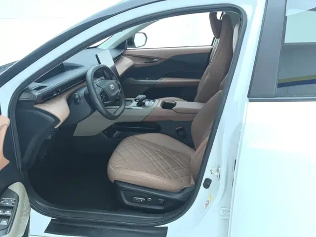 Changan Qiyuan A05 — Фото автомобиля 9