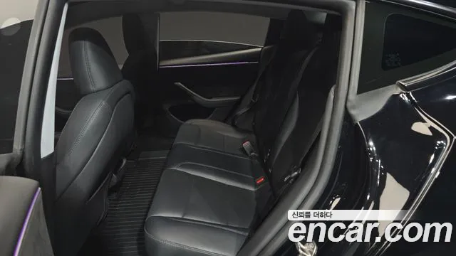Tesla Model 3 — Фото автомобиля 12