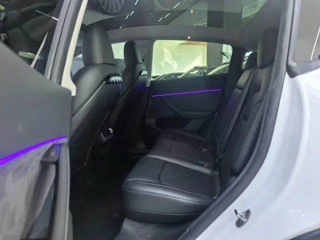 Tesla Model Y — Фото автомобиля 8