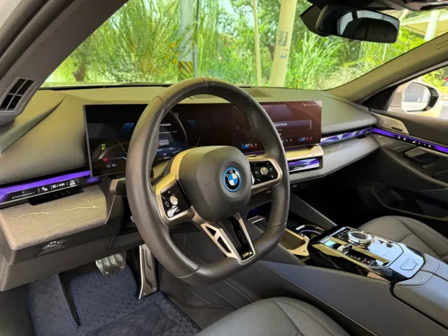 BMW i5 — Фото автомобиля 15