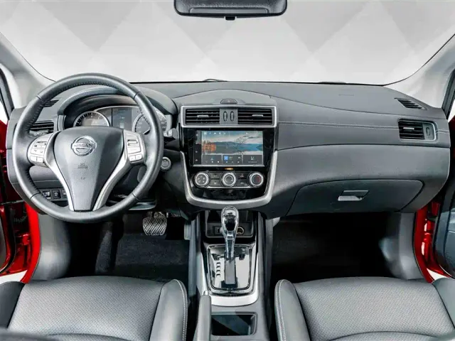 Nissan Tiida — Фото автомобиля 10
