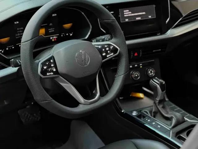 Volkswagen Passat — Фото автомобиля 7