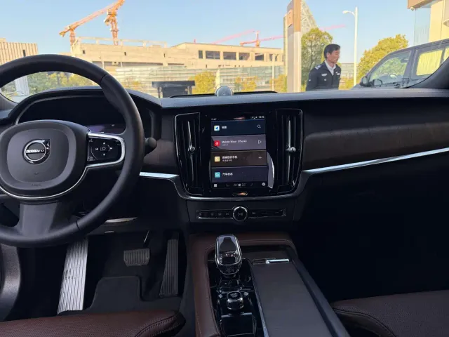 Volvo S90 — Фото автомобиля 5