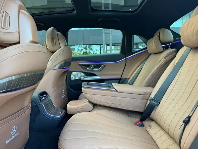 Mercedes-Benz E-Class — Фото автомобиля 6