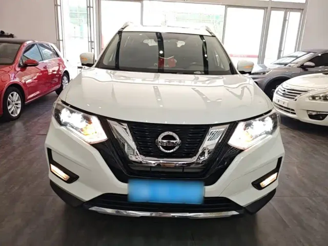 Nissan X-Trail — Фото автомобиля 2