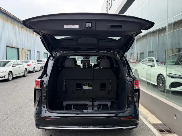 Toyota Sienna — Фото автомобиля 13