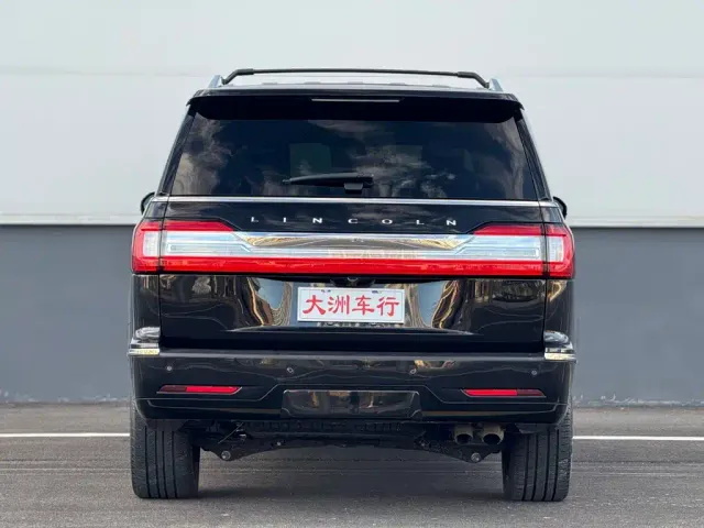 Lincoln Navigator — Фото автомобиля 7