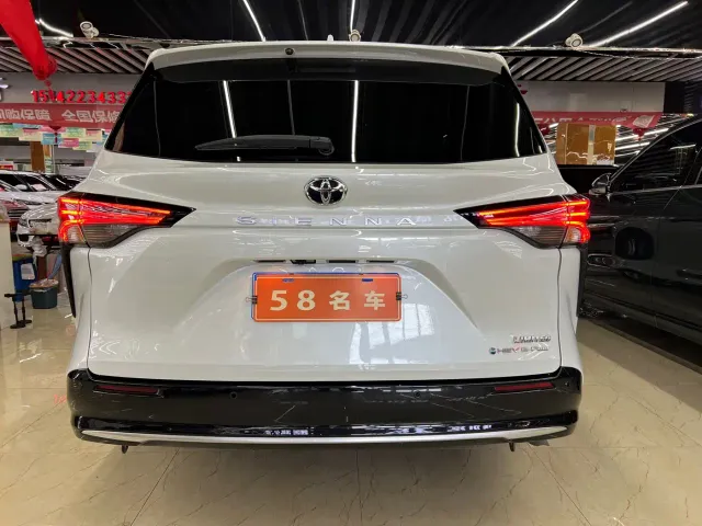 Toyota Sienna — Фото автомобиля 6