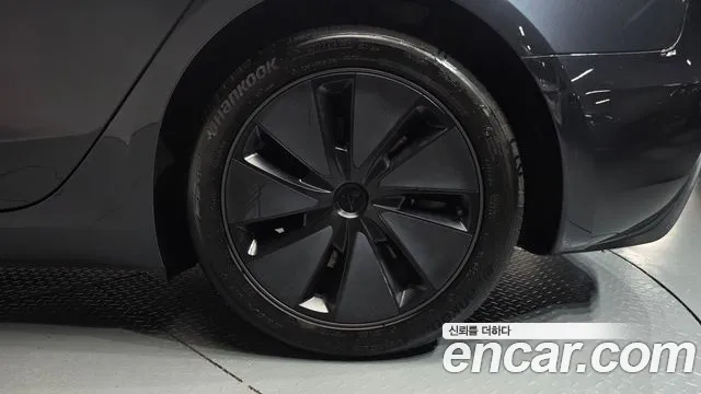 Tesla Model 3 — Фото автомобиля 6