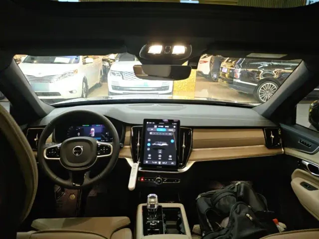 Volvo XC90 — Фото автомобиля 9