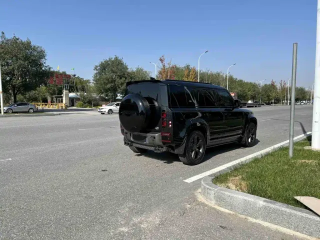 Land Rover Defender — Фото автомобиля 14