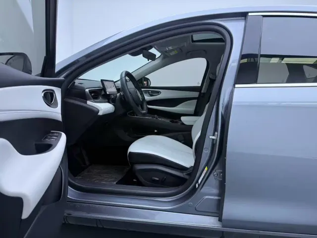 BYD Seal 05 DM-i — Фото автомобиля 9