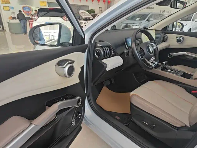 BYD Yuan PLUS — Фото автомобиля 15