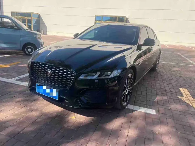 Фотография автомобиля — Jaguar XFL