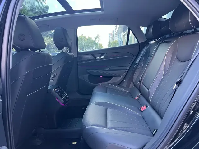 Volkswagen Passat — Фото автомобиля 14