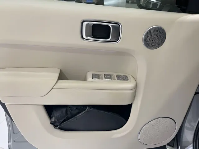 Li Auto L8 — Фото автомобиля 7