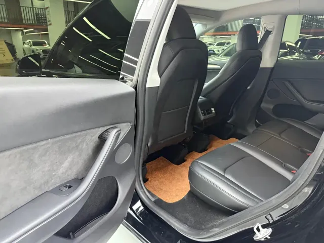 Tesla Model Y — Фото автомобиля 14