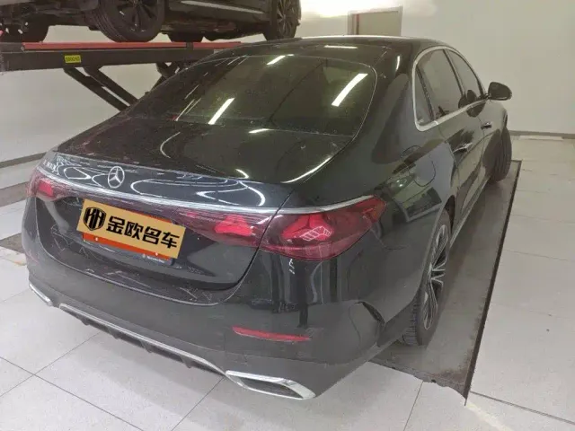 Mercedes-Benz E-Class — Фото автомобиля 2