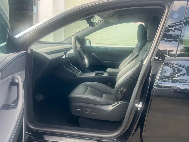 Tesla Model Y — Фото автомобиля 4