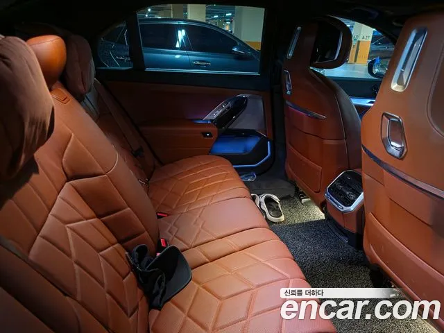 BMW 7 Series G70 — Фото автомобиля 10