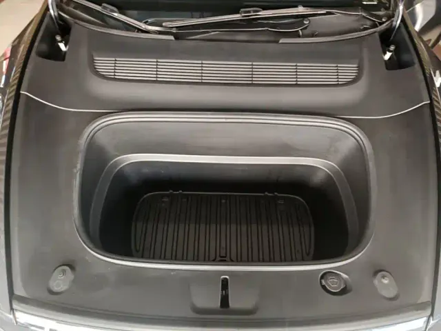 Tesla Model Y — Фото автомобиля 19