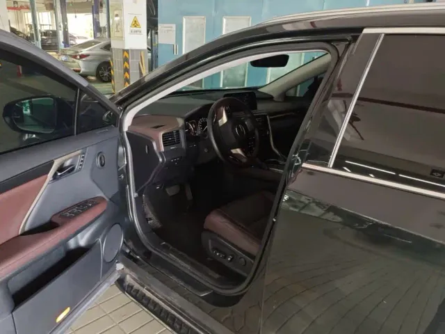 Lexus RX — Фото автомобиля 4