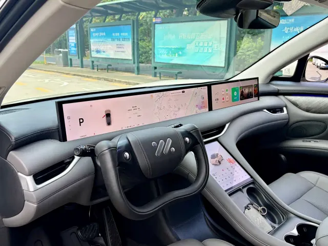IM Motors LS6 — Фото автомобиля 16