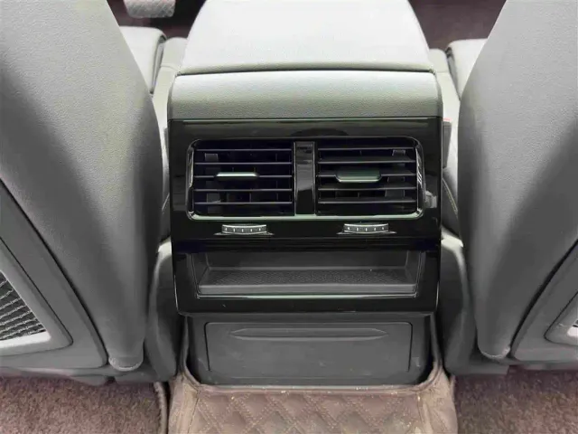 Volkswagen Touareg — Фото автомобиля 14