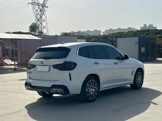 BMW iX3 — Фото автомобиля 9