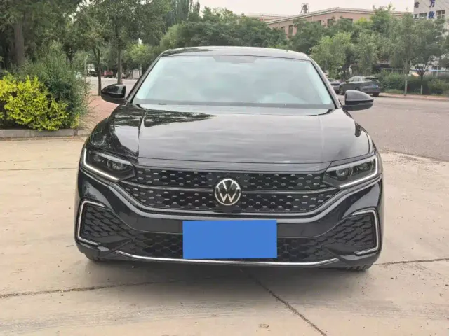 Volkswagen Passat — Фото автомобиля 2