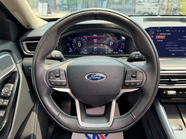 Ford Explorer — Фото автомобиля 7
