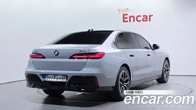 BMW 7-Series 7 серия (G70) 740i xDrive M Sport — Фото автомобиля 2
