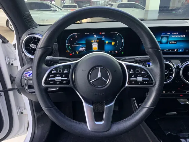 Mercedes-Benz A-Class — Фото автомобиля 7