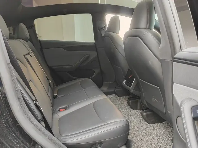 Tesla Model Y — Фото автомобиля 15