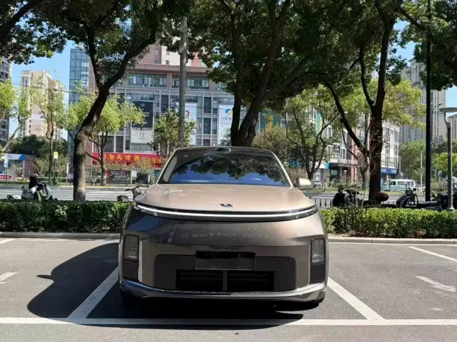 Фотография автомобиля — Li Auto L9