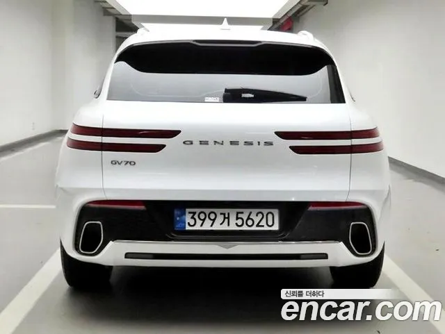 Genesis GV70 — Фото автомобиля 3