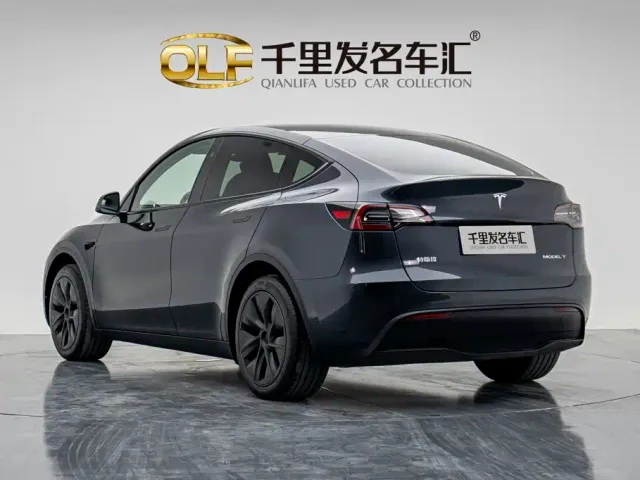 Tesla Model Y — Фото автомобиля 8