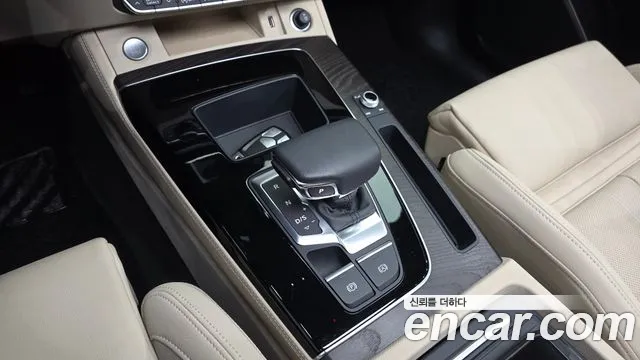 Audi Q5 45 TFSI quattro Premium — Фото автомобиля 9