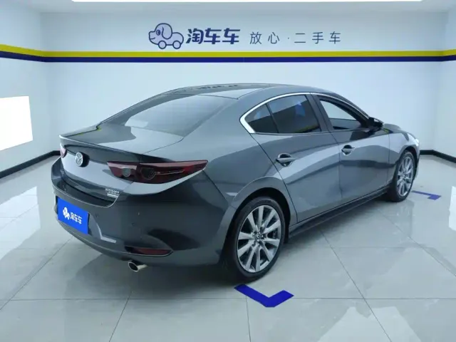 Mazda Axela — Фото автомобиля 3