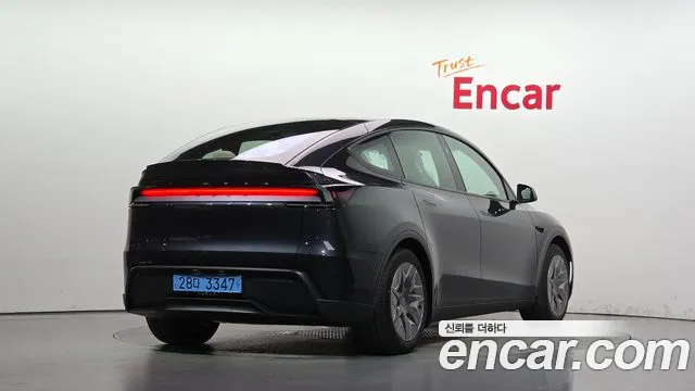 Tesla Model Y — Фото автомобиля 2