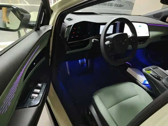 Hongqi EH7 — Фото автомобиля 15