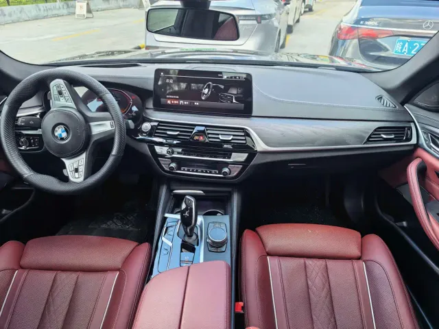 BMW 5 Series — Фото автомобиля 5