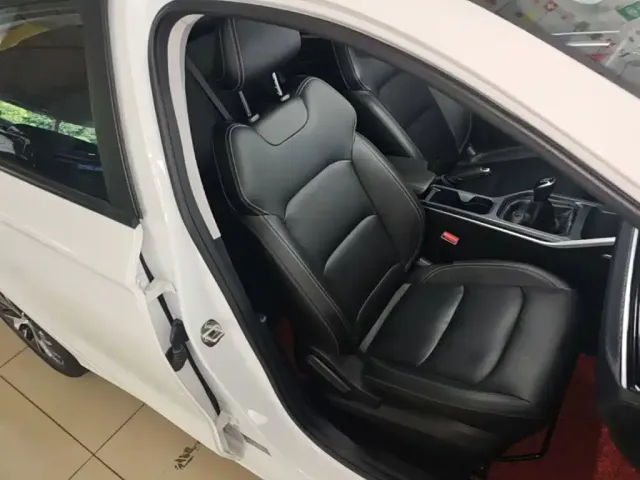 Geely Emgrand — Фото автомобиля 24
