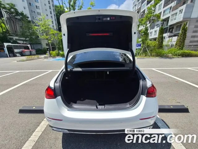 Mercedes-Benz E-Class — Фото автомобиля 10