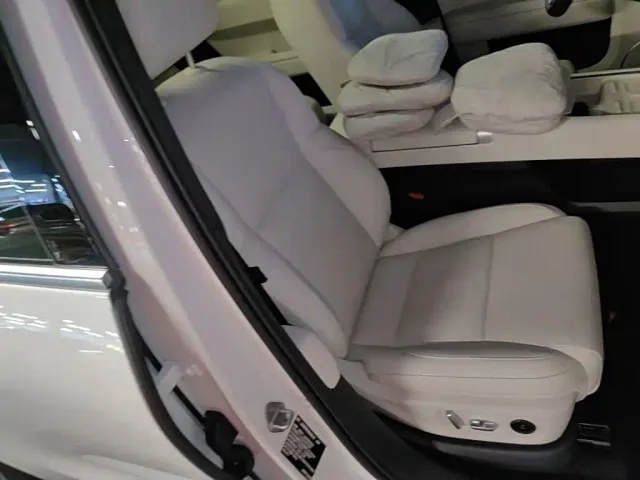 Li Auto Li Auto L6 2024 Pro — Фото автомобиля 24