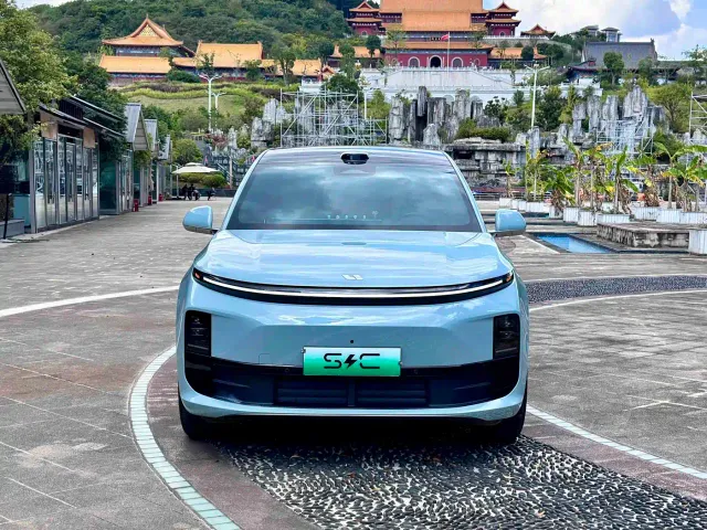 Фотография автомобиля — Li Auto L6