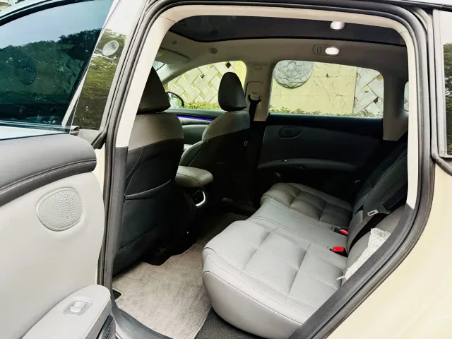 IM Motors LS6 — Фото автомобиля 15