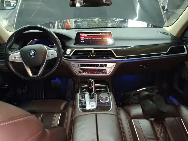 BMW 7 Series — Фото автомобиля 9